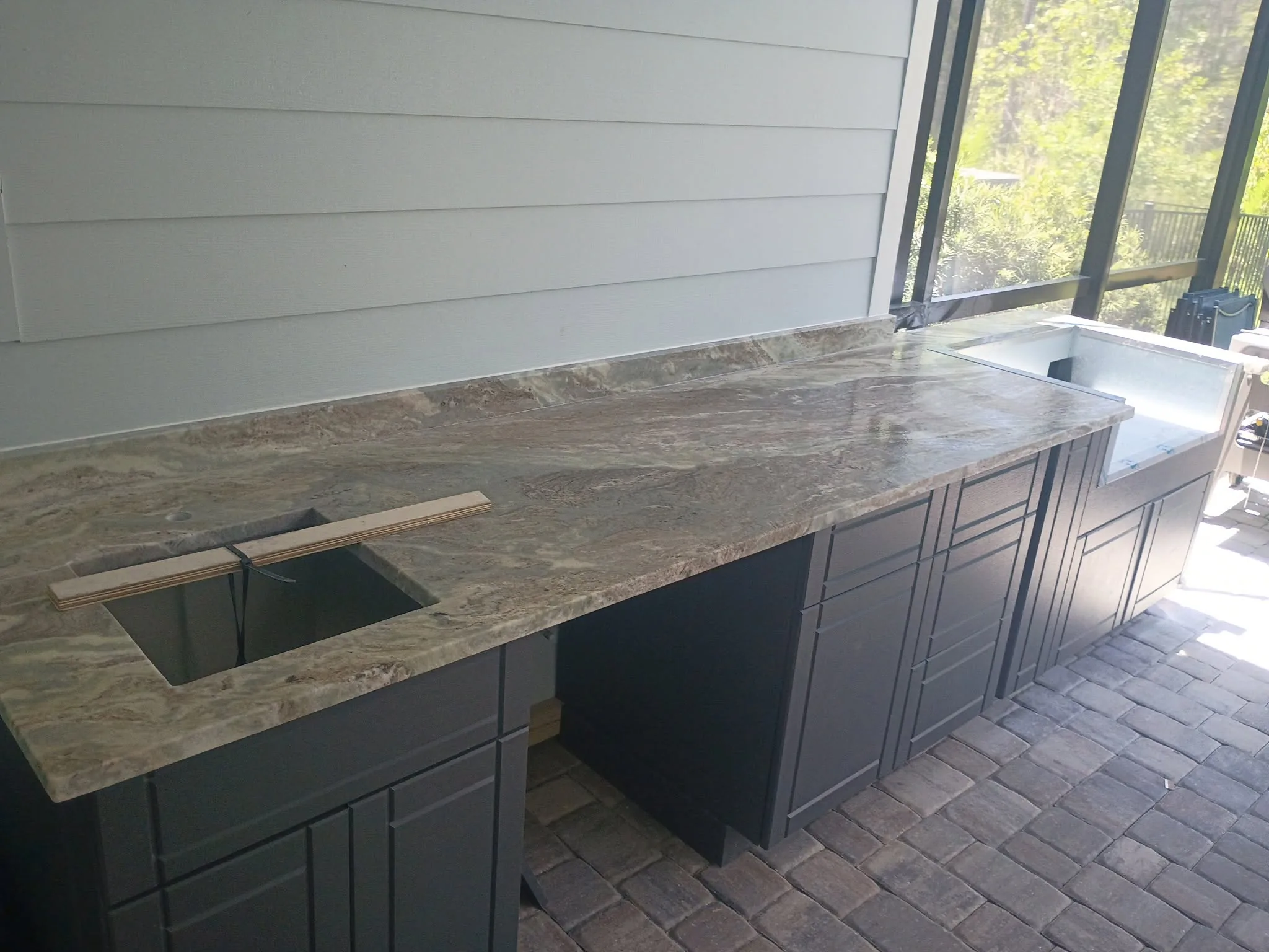 Outdoor kitchen white granite